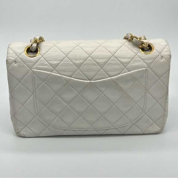 Chanel Classic White Quilted Shoulder Bag - Picture 3 of 15